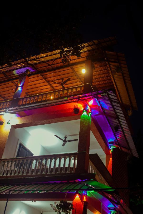 קנדולים Bonds Hostel מראה חיצוני תמונה