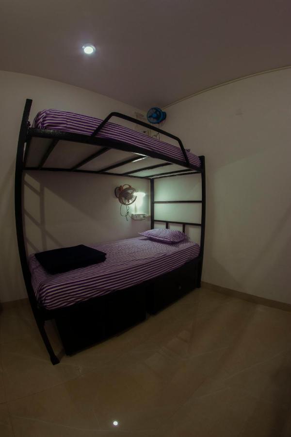 קנדולים Bonds Hostel מראה חיצוני תמונה