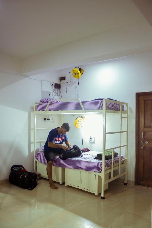 קנדולים Bonds Hostel מראה חיצוני תמונה