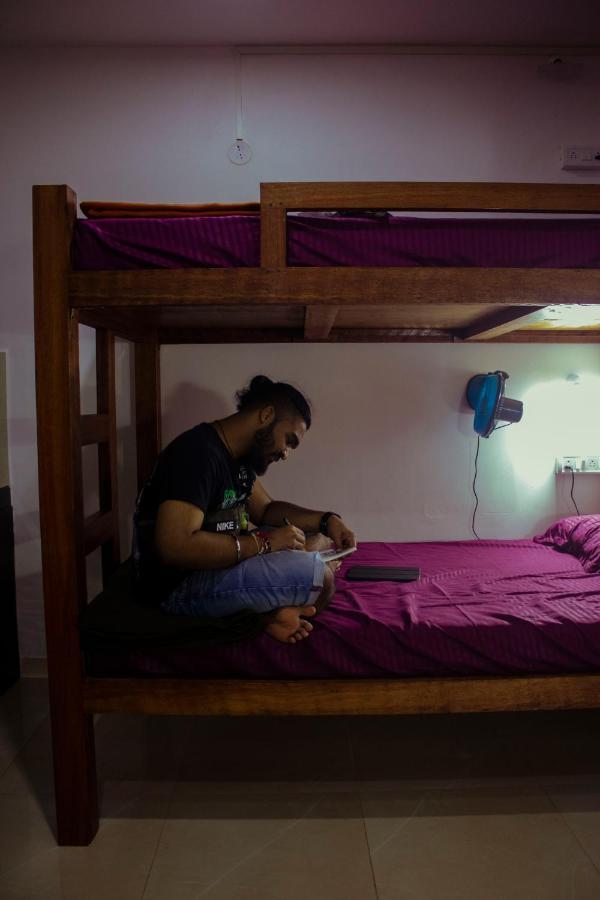 קנדולים Bonds Hostel מראה חיצוני תמונה